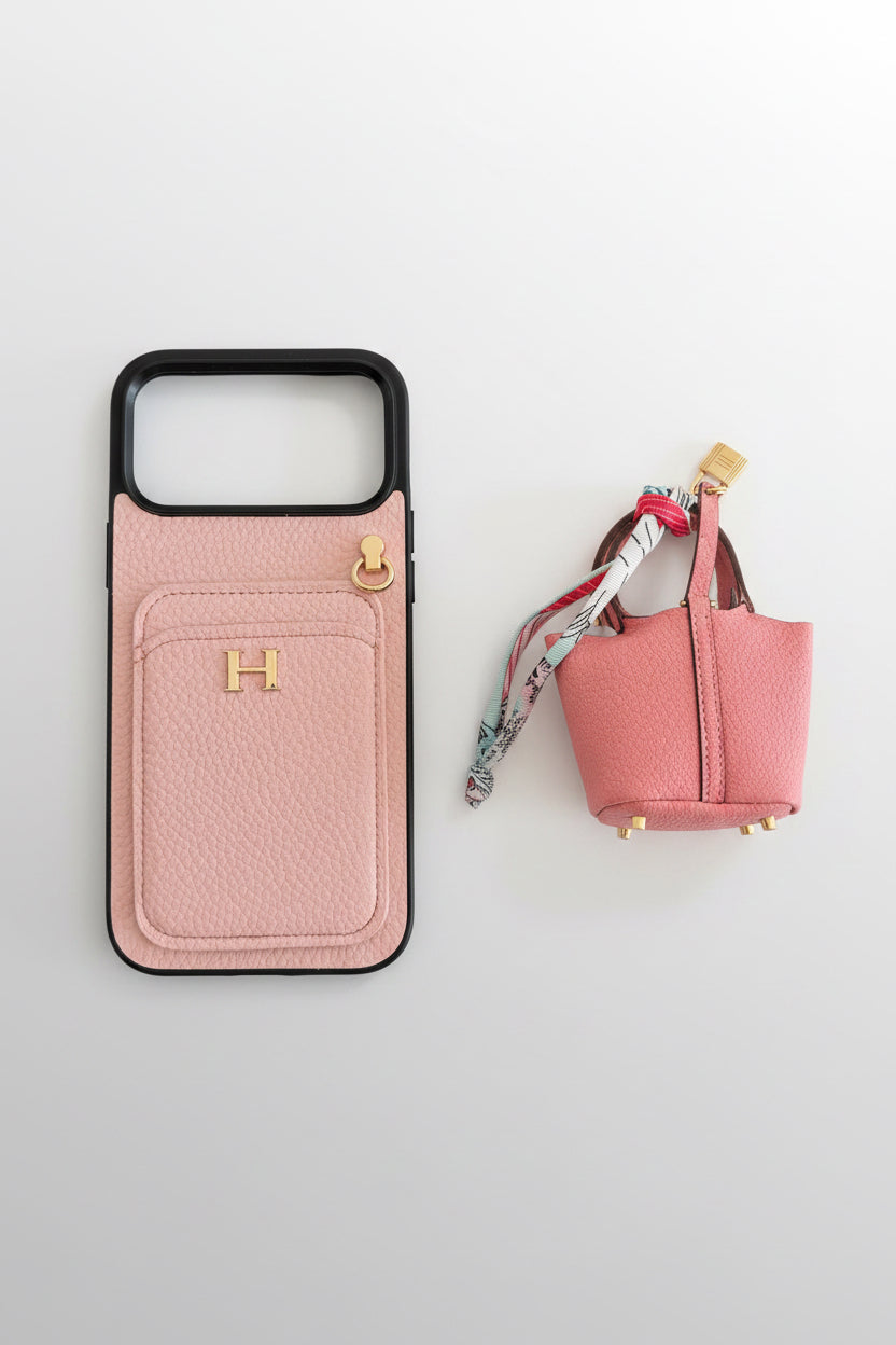 Funda Hermès y mini bolso extraíble.