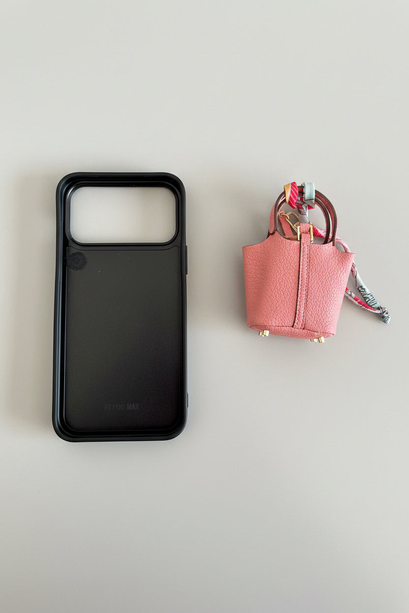 Funda Hermès y mini bolso extraíble.