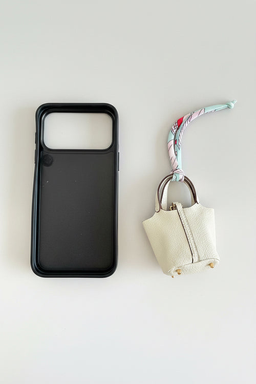 Funda Hermès y mini bolso extraíble.